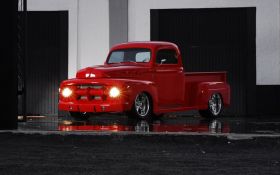 Ford F-1 Fast Red 1951